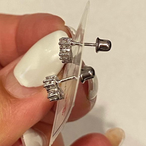 Small Sterling Silver Cross screw Back Earrings - Picture 8 of 9